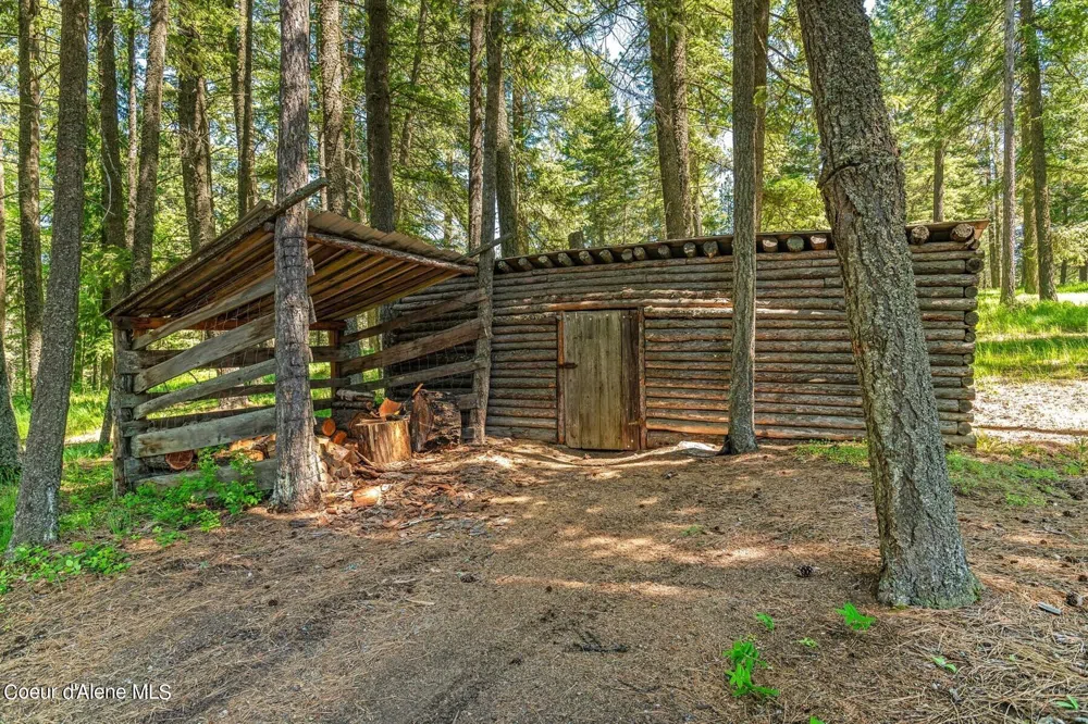 526 Roop Road Cocolalla, ID 83813