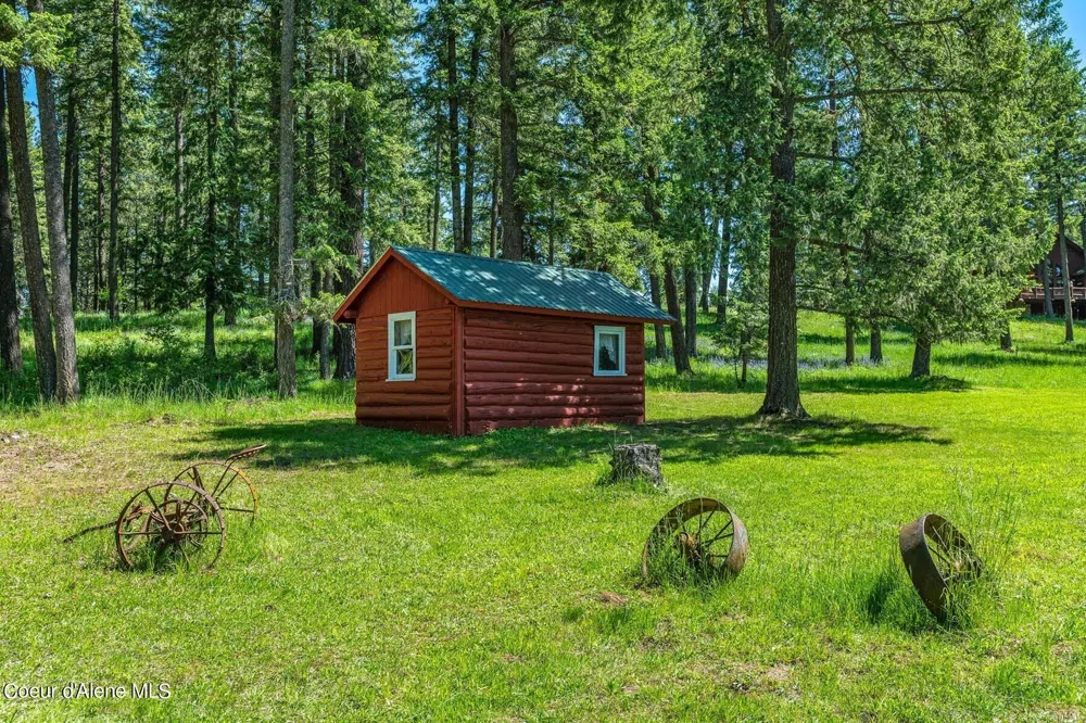 526 Roop Road Cocolalla, ID 83813