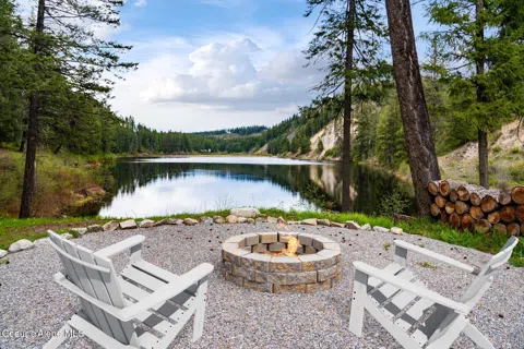 1438 Granite Loop