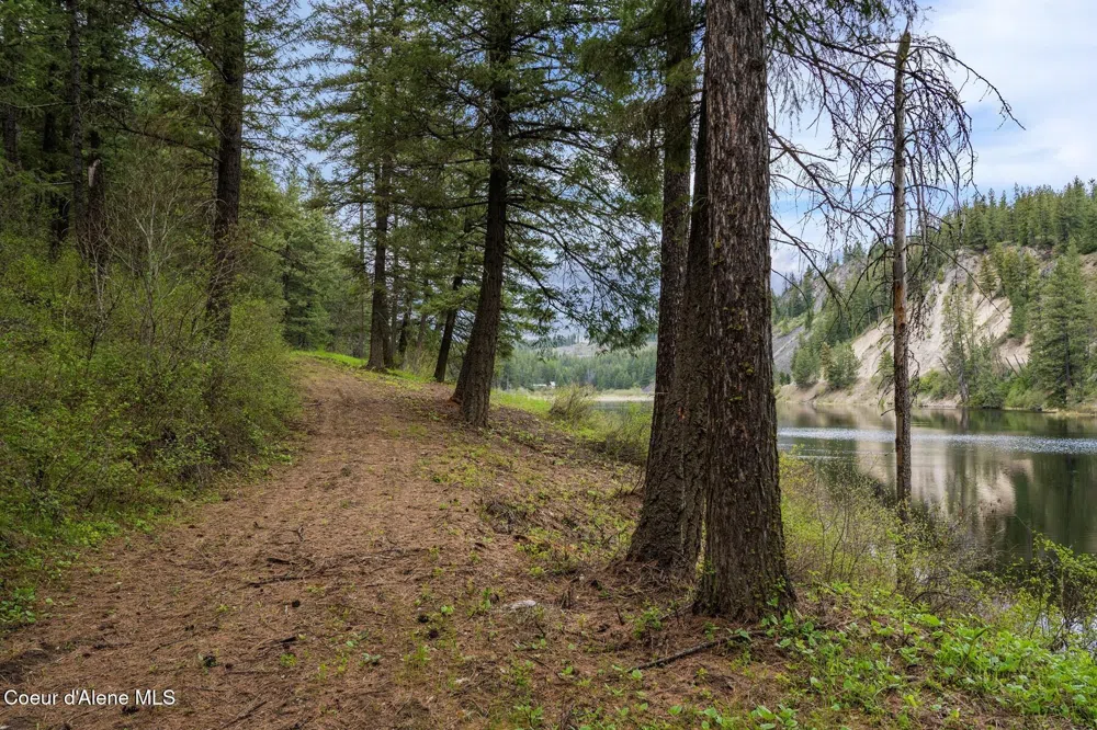 1438 Granite Loop Athol, ID 83801