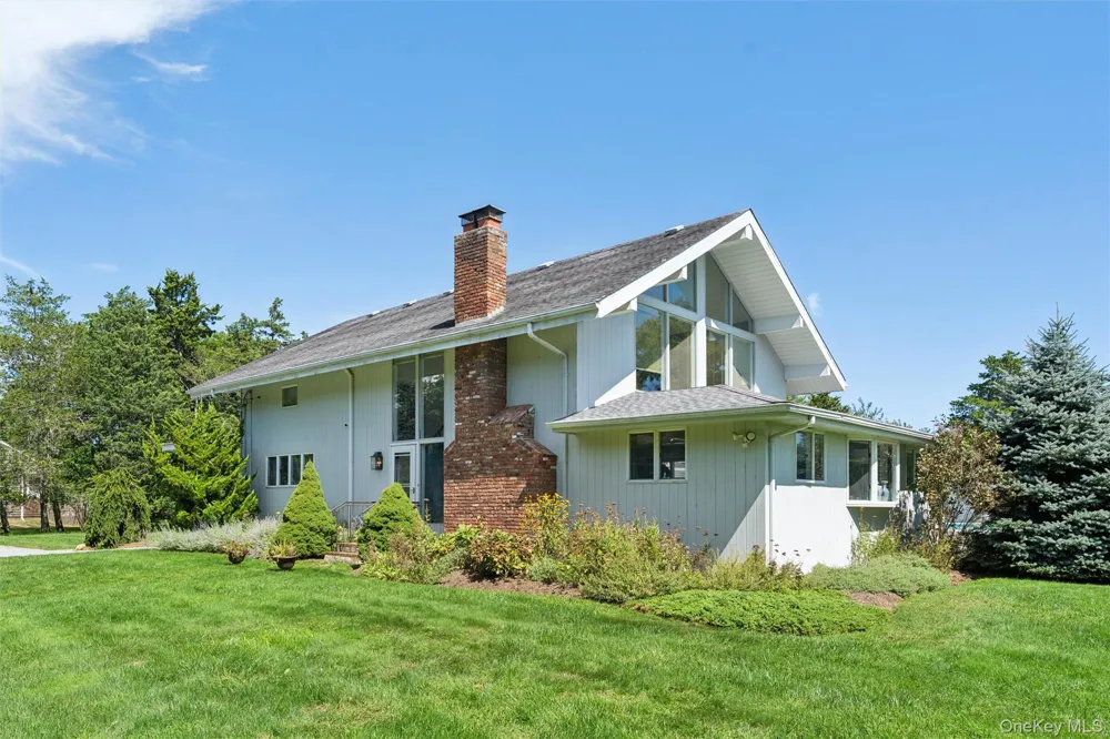 18 Quogo Neck Lane Quogue, NY 11959