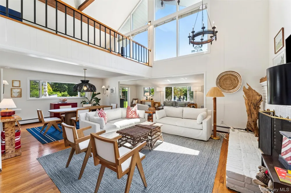 18 Quogo Neck Lane Quogue, NY 11959