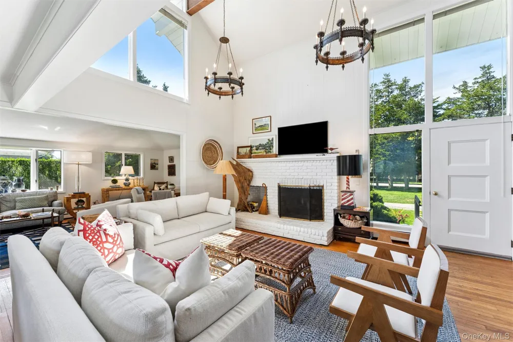 18 Quogo Neck Lane Quogue, NY 11959