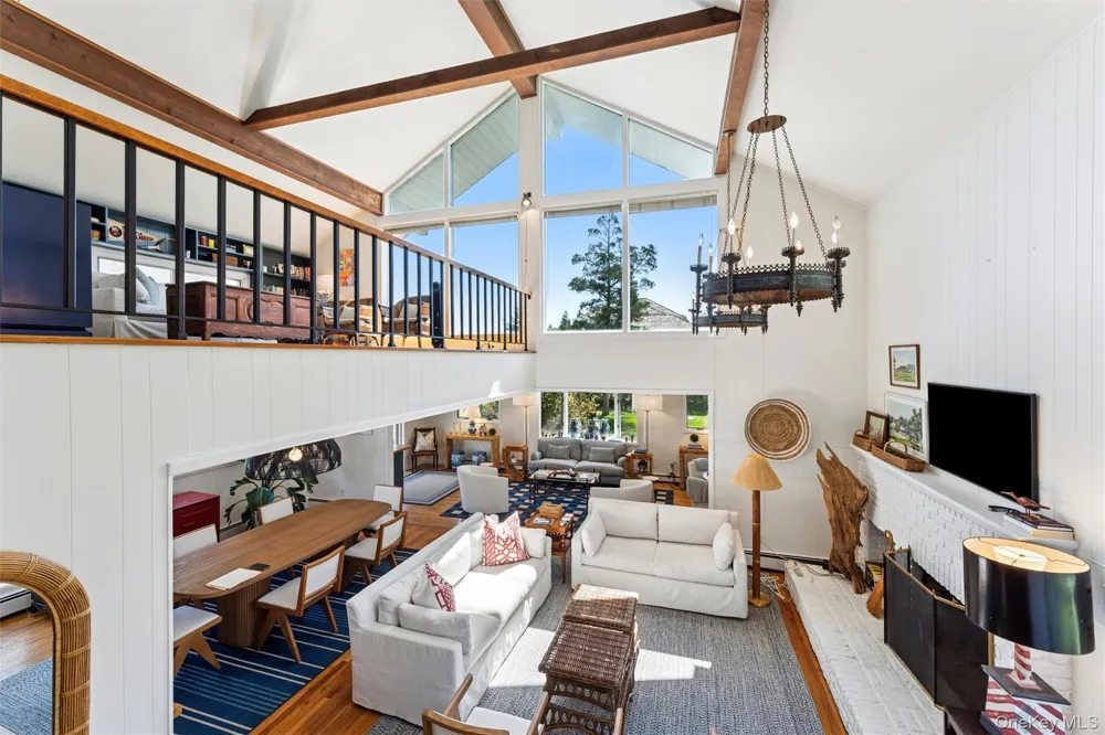 18 Quogo Neck Lane Quogue, NY 11959