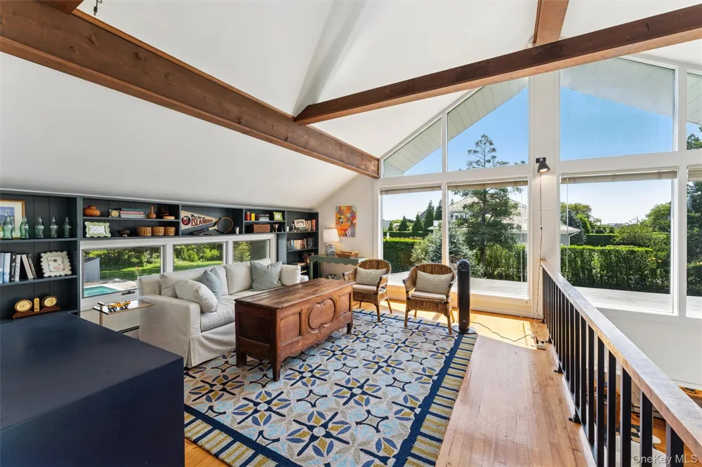 18 Quogo Neck Lane Quogue, NY 11959