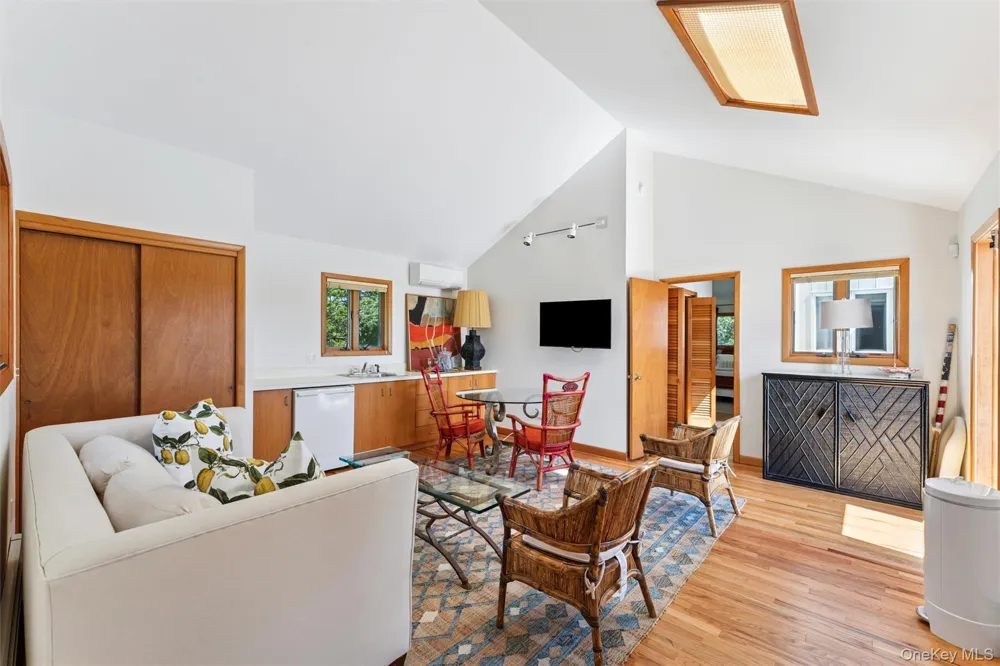 18 Quogo Neck Lane Quogue, NY 11959