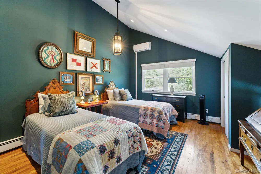 18 Quogo Neck Lane Quogue, NY 11959