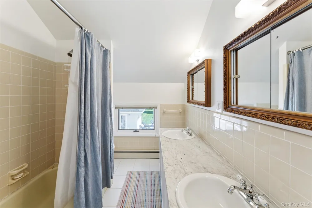 18 Quogo Neck Lane Quogue, NY 11959