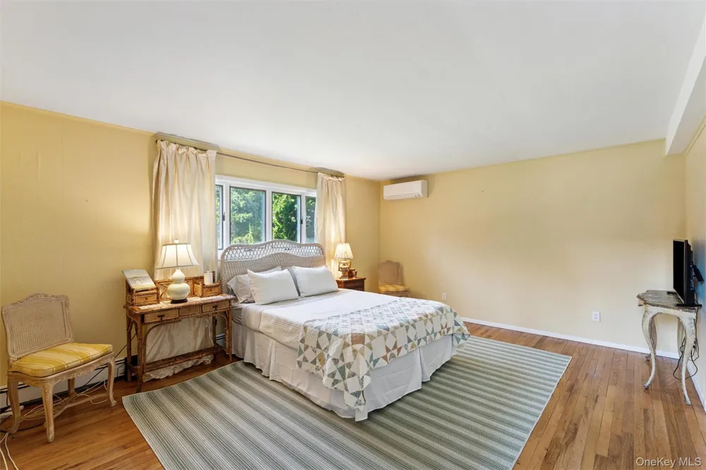18 Quogo Neck Lane Quogue, NY 11959