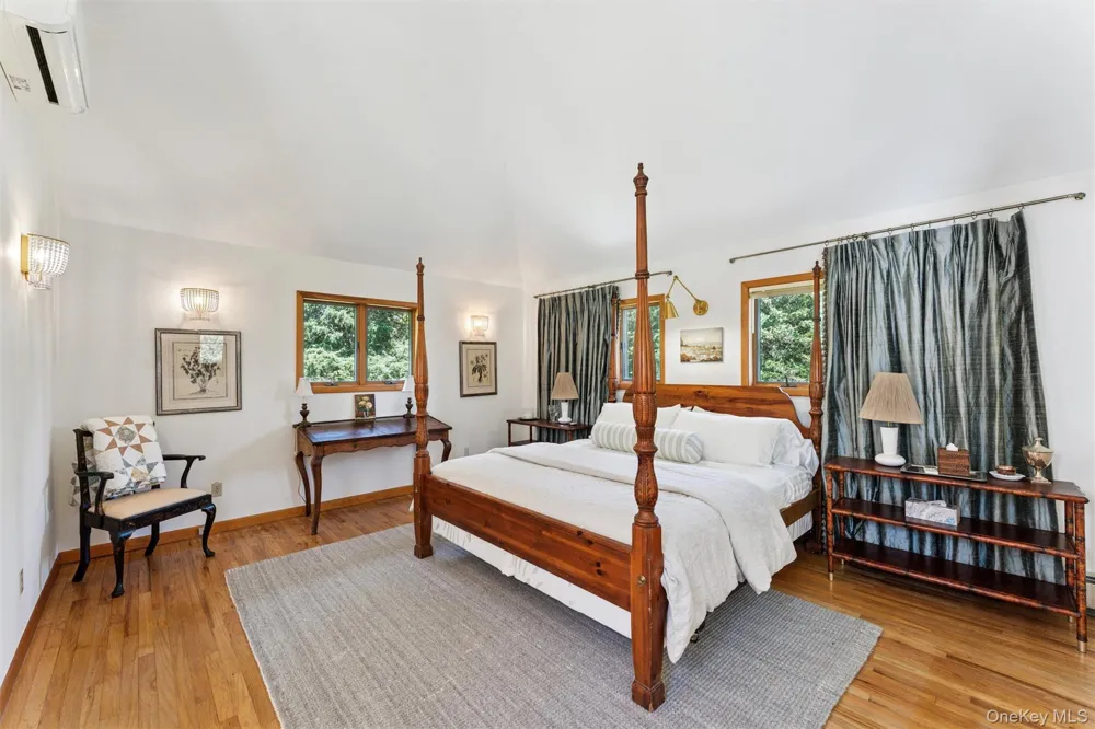 18 Quogo Neck Lane Quogue, NY 11959
