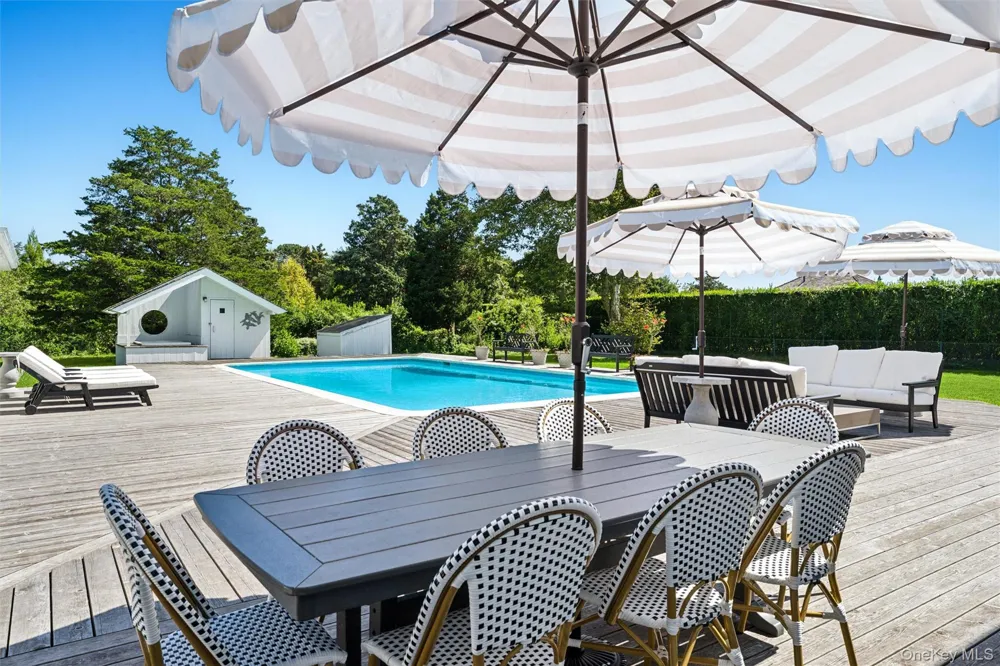 18 Quogo Neck Lane Quogue, NY 11959
