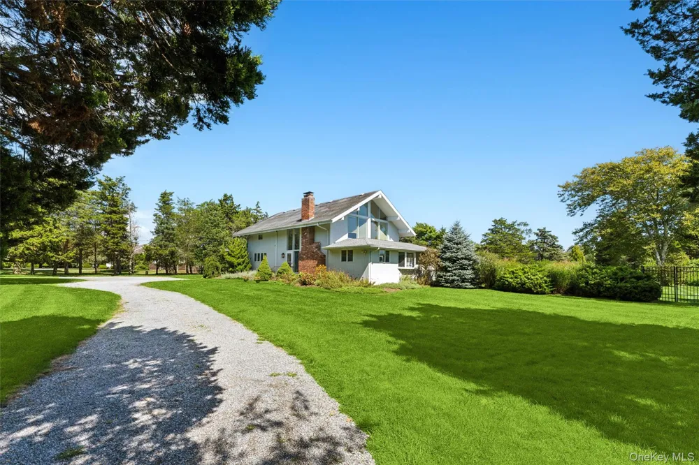 18 Quogo Neck Lane Quogue, NY 11959