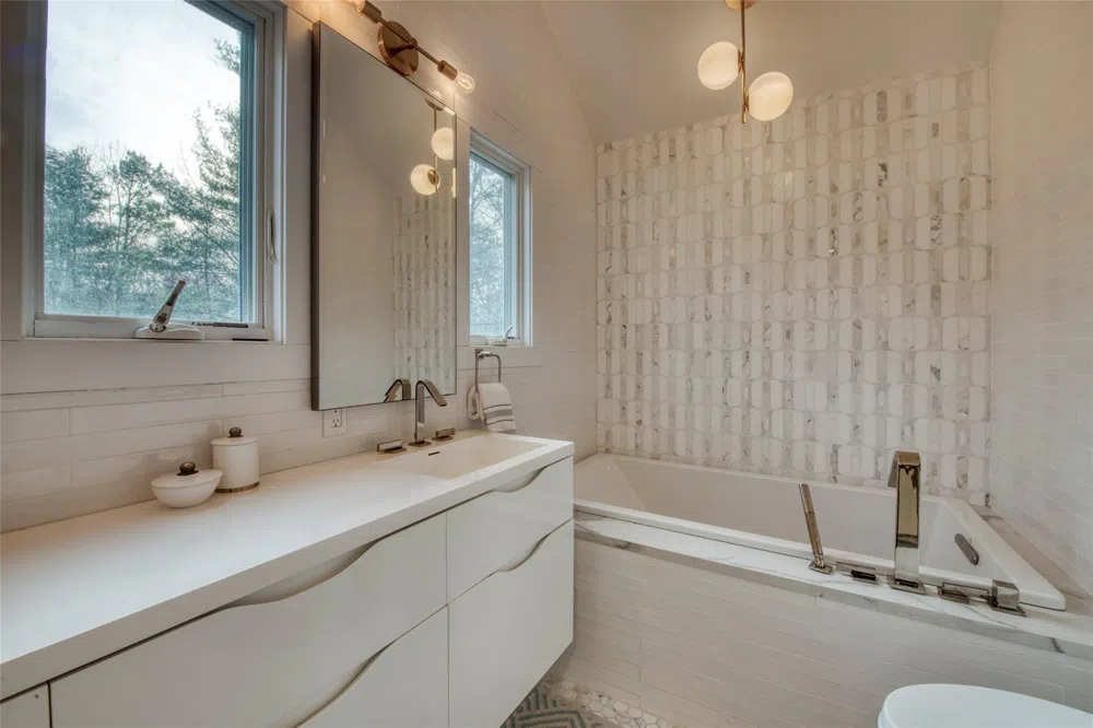 57 Big Fresh Pond Road Southampton, NY 11968