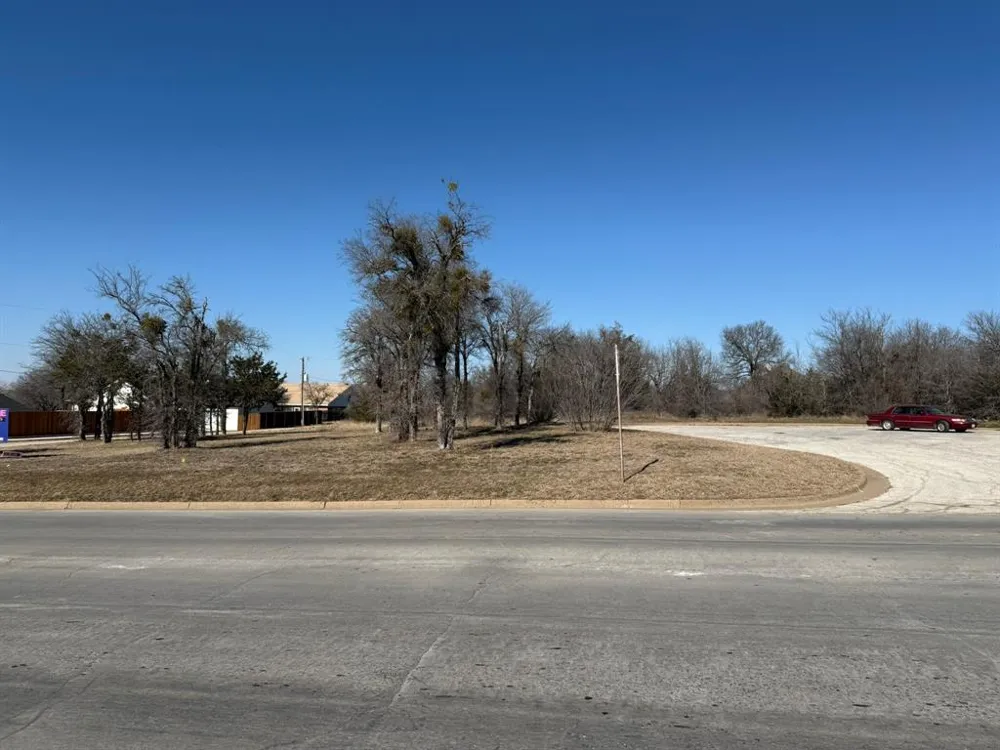 911 pine tree Court Graham, TX 76450