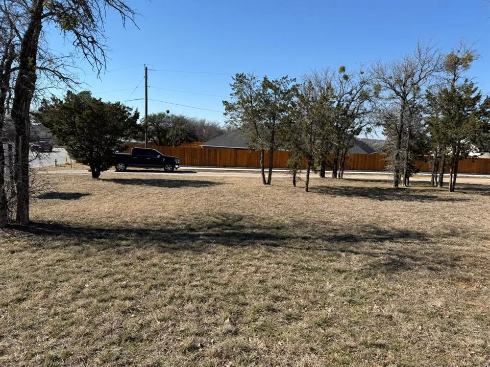 911 pine tree Court Graham, TX 76450