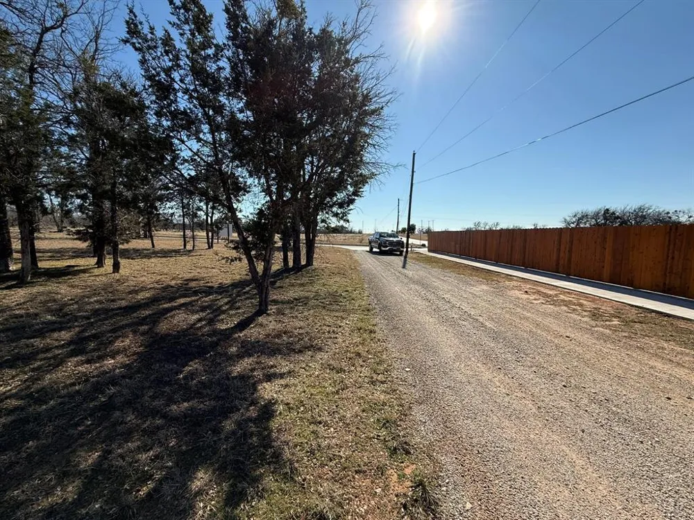 911 pine tree Court Graham, TX 76450