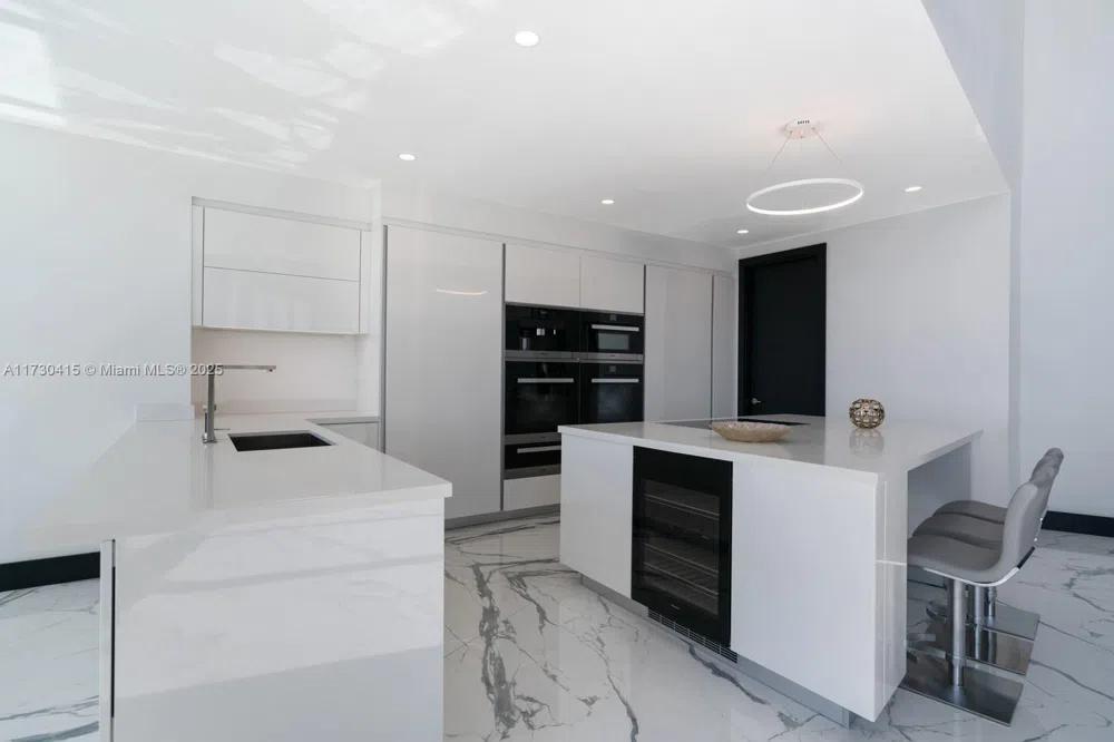18555 Collins Ave #4203 Sunny Isles Beach, FL 33160