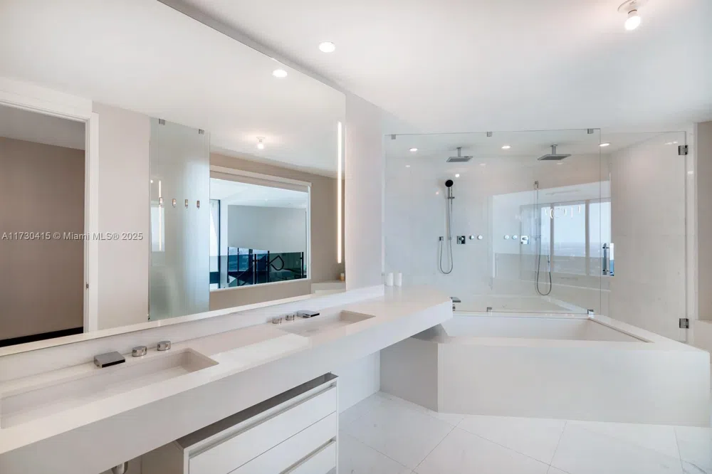 18555 Collins Ave #4203 Sunny Isles Beach, FL 33160