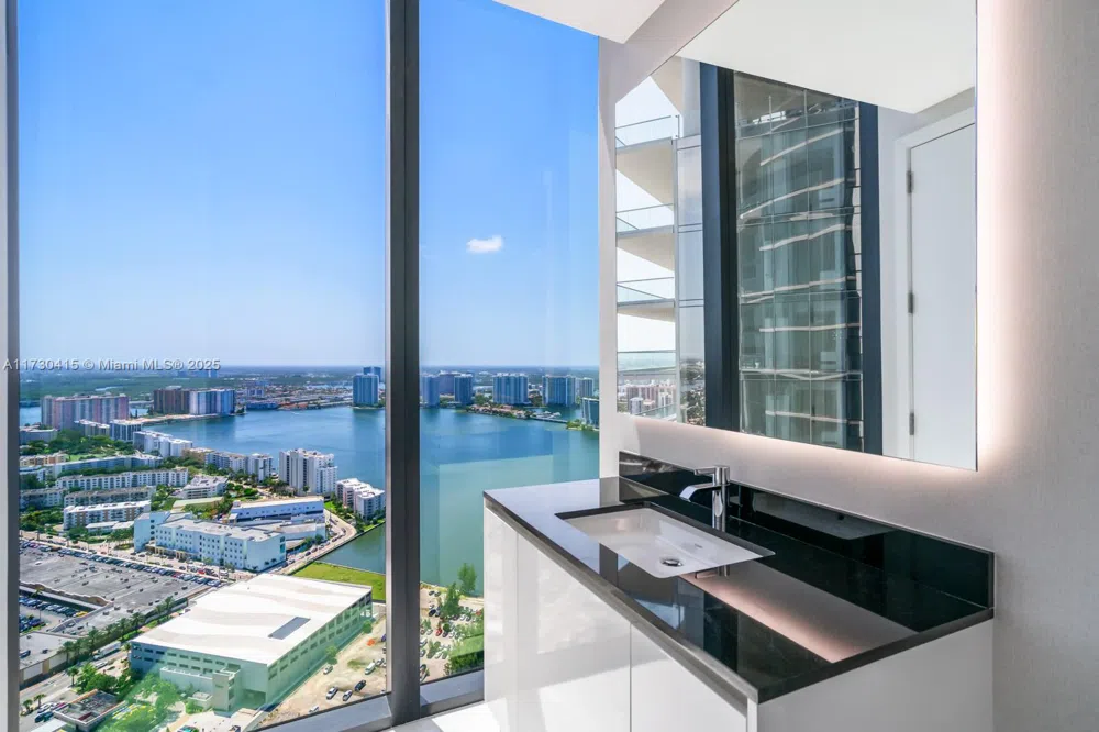 18555 Collins Ave #4203 Sunny Isles Beach, FL 33160