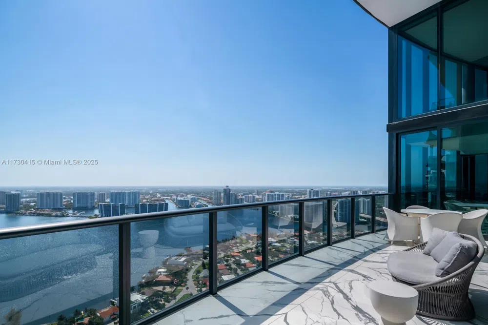 18555 Collins Ave #4203 Sunny Isles Beach, FL 33160