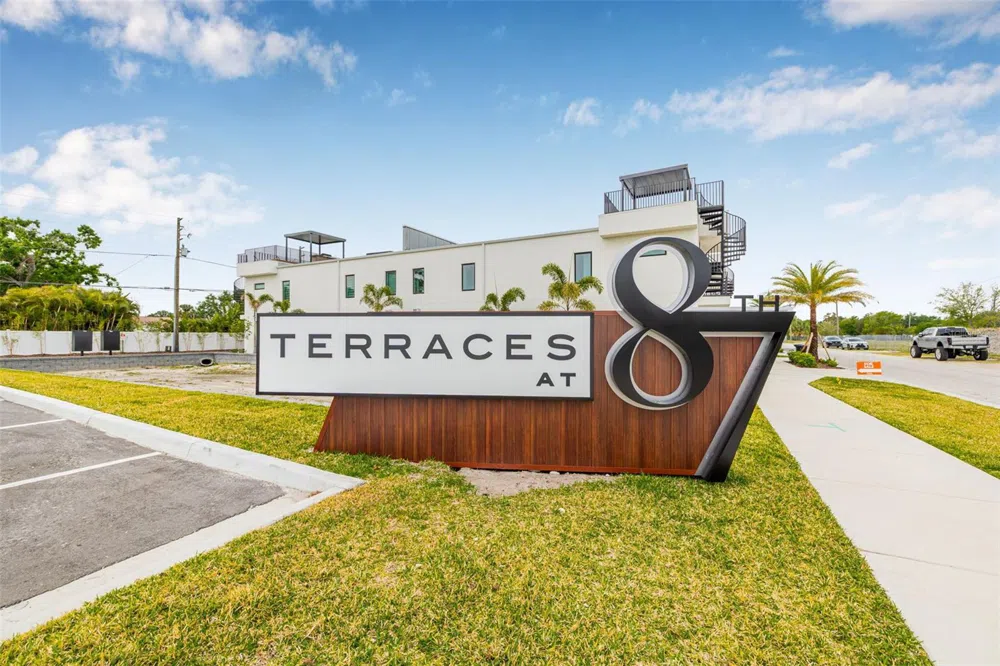 484 87TH AVENUE NORTH St Petersburg, FL 33702