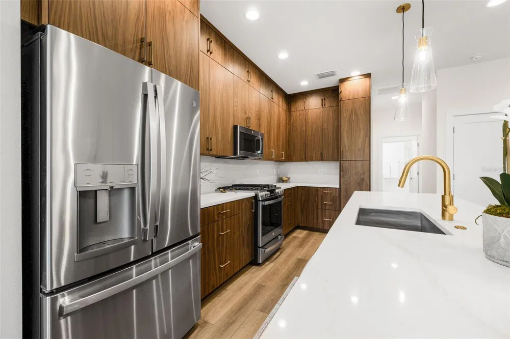 484 87TH AVENUE NORTH St Petersburg, FL 33702