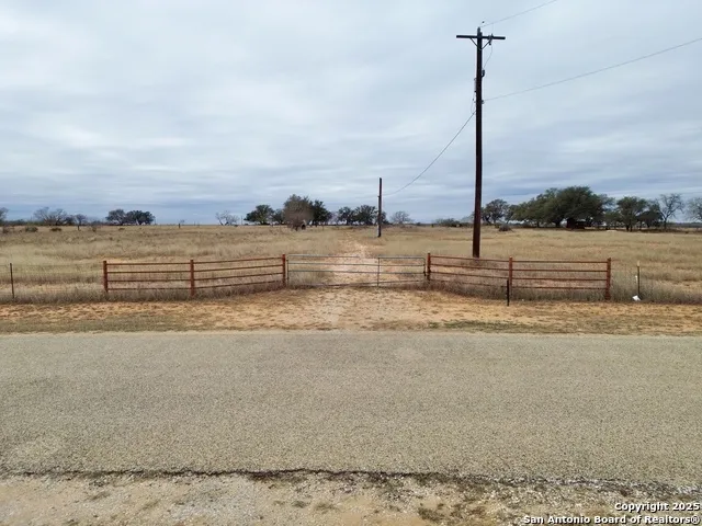 120 S RIDGE DR Lytle, TX 78052