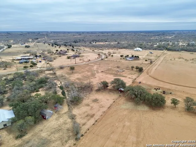 120 S RIDGE DR Lytle, TX 78052