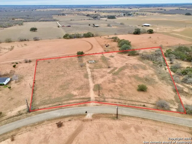 120 S RIDGE DR Lytle, TX 78052