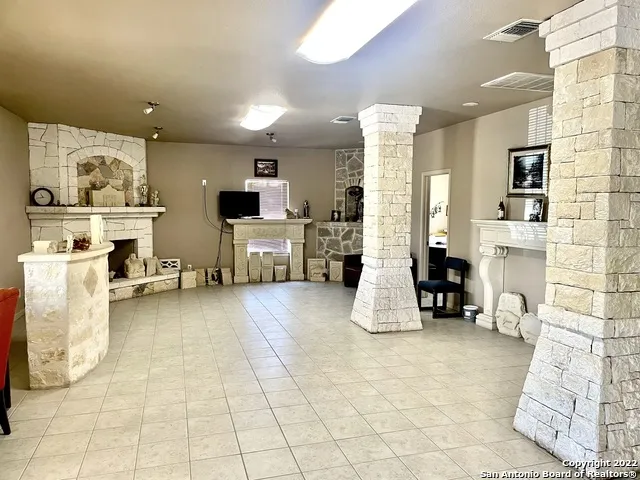 8635 S Loop 1604 E Elmendorf, TX 78112