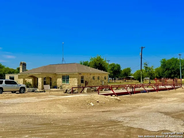 8635 S Loop 1604 E Elmendorf, TX 78112