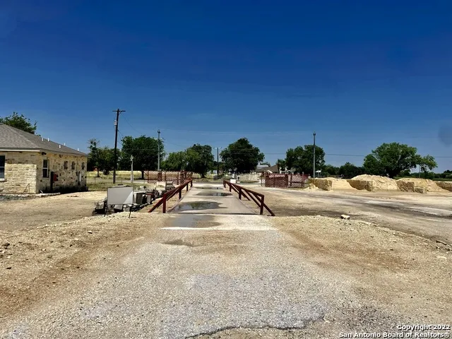 8635 S Loop 1604 E Elmendorf, TX 78112