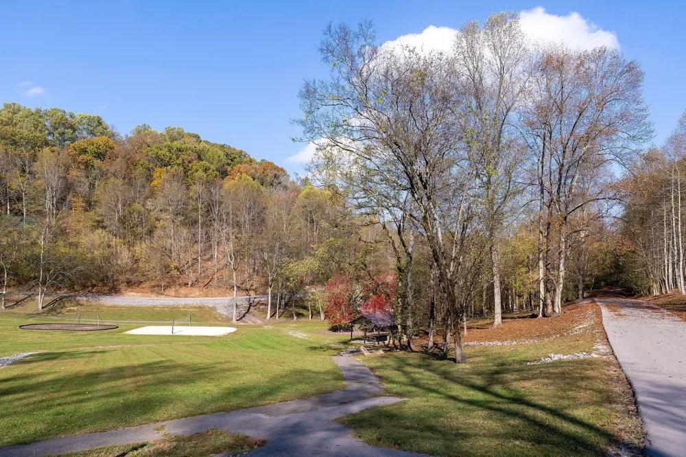 35 Bay View Dr Lancaster, TN 38569