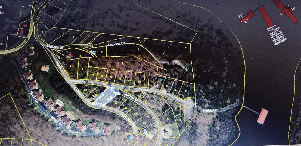 35 Bay View Dr Lancaster, TN 38569