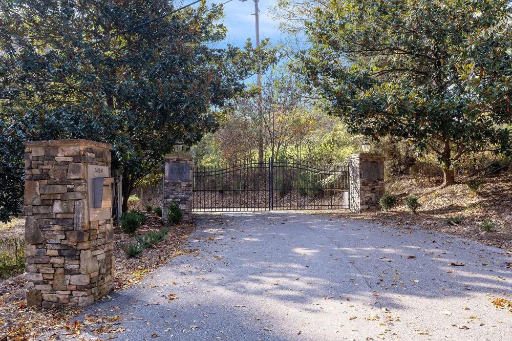 35 Bay View Dr Lancaster, TN 38569