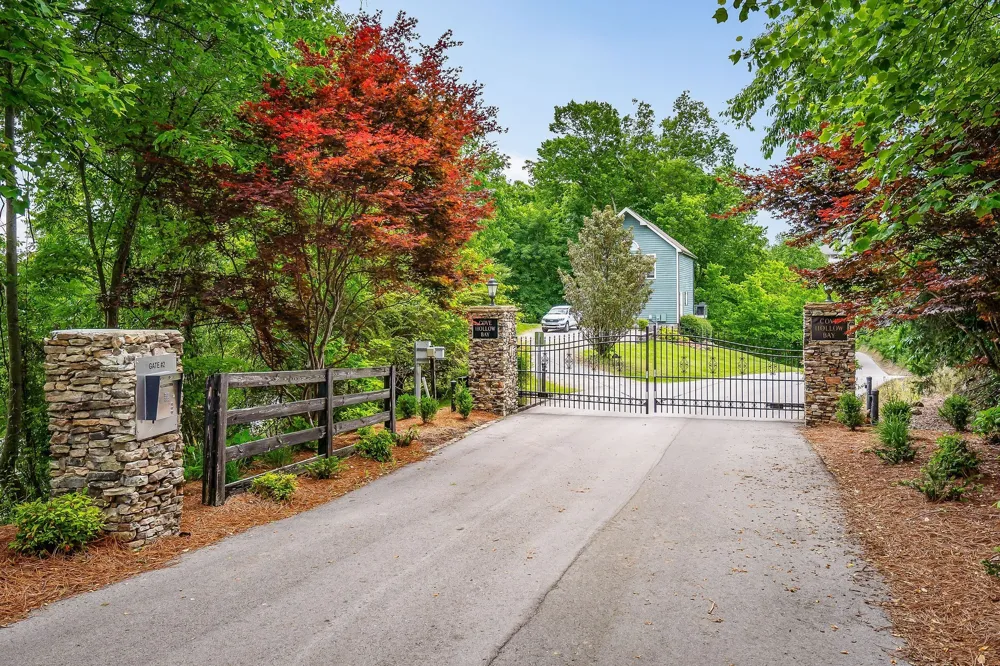 35 Bay View Dr Lancaster, TN 38569
