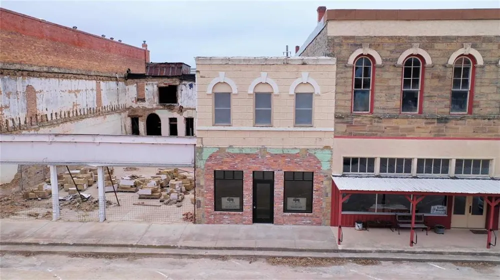 111 W Gilbert Street Henrietta, TX 76365