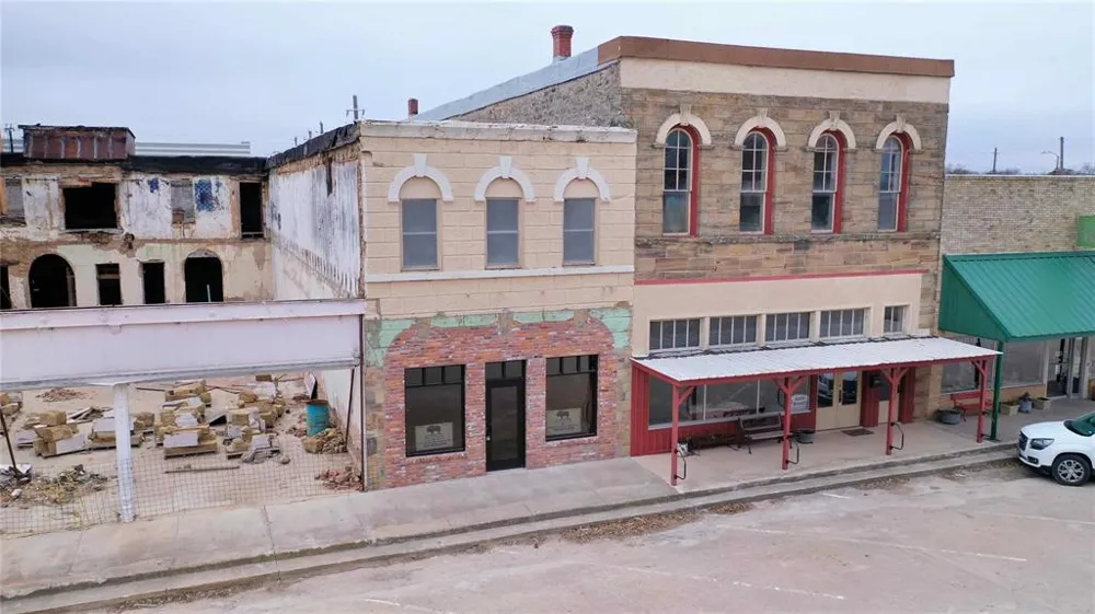111 W Gilbert Street Henrietta, TX 76365
