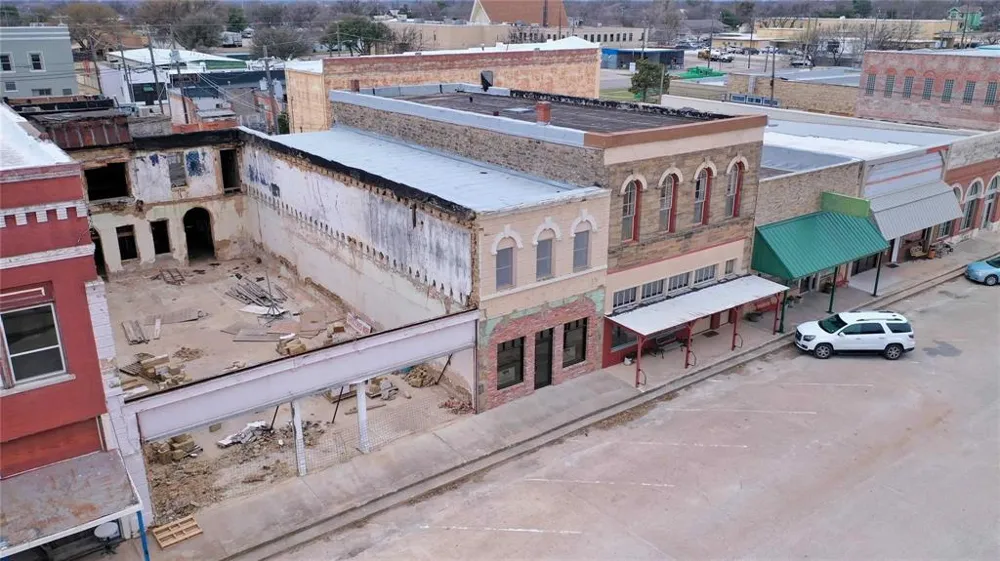 111 W Gilbert Street Henrietta, TX 76365