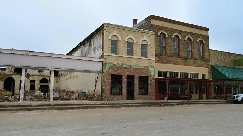 111 W Gilbert Street Henrietta, TX 76365