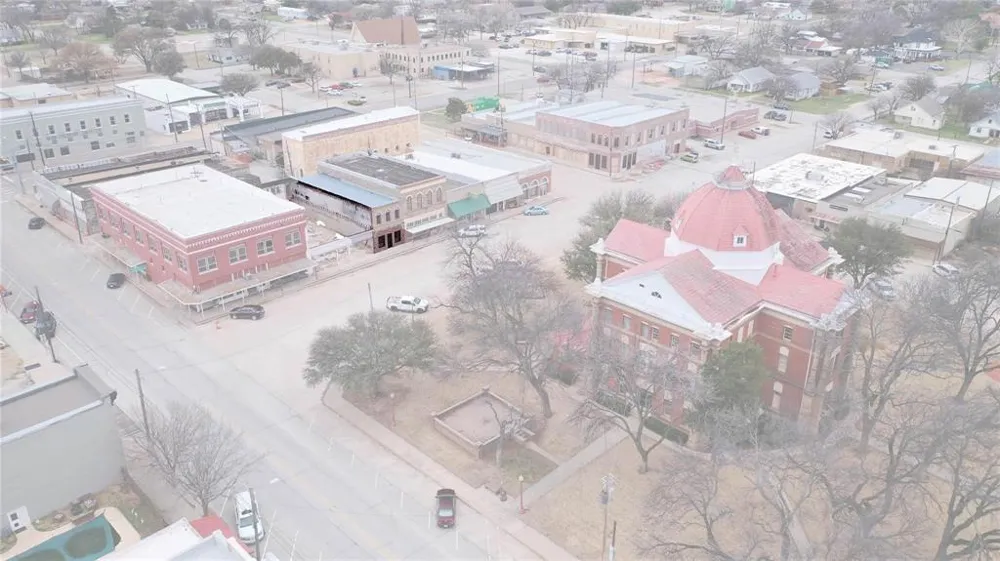 111 W Gilbert Street Henrietta, TX 76365