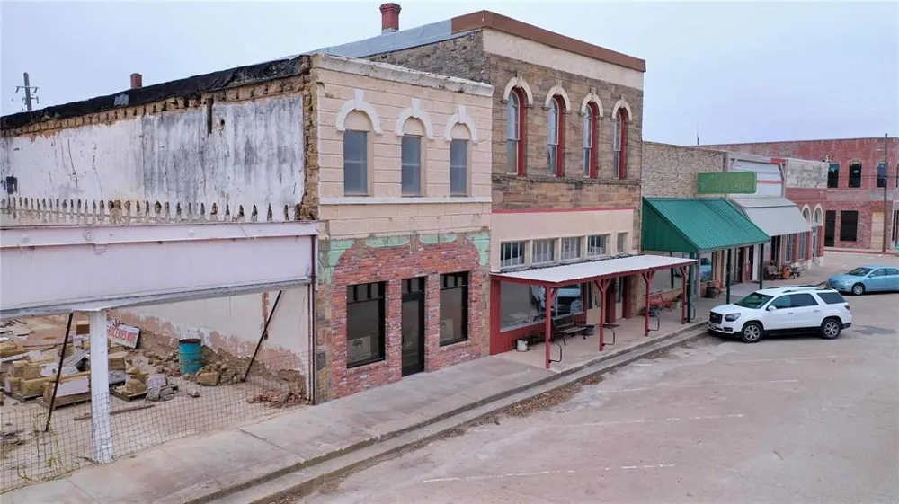 111 W Gilbert Street Henrietta, TX 76365