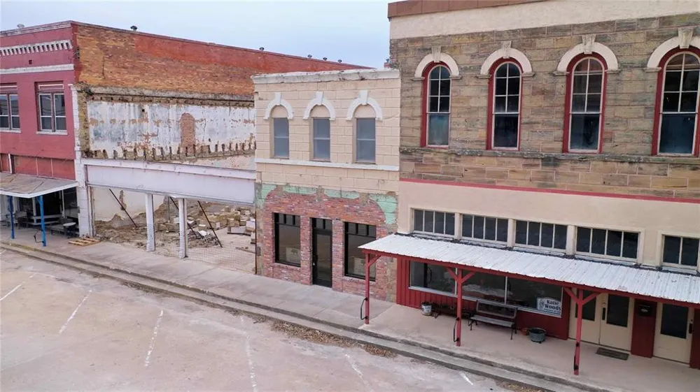 111 W Gilbert Street Henrietta, TX 76365