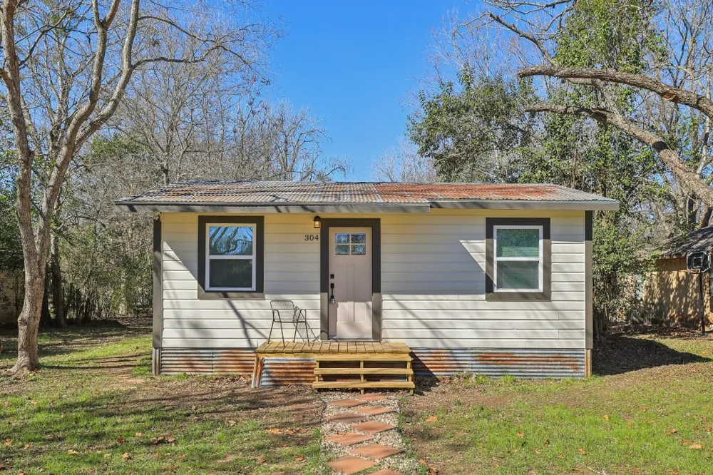 304 Harris Street Smithville, TX 78957