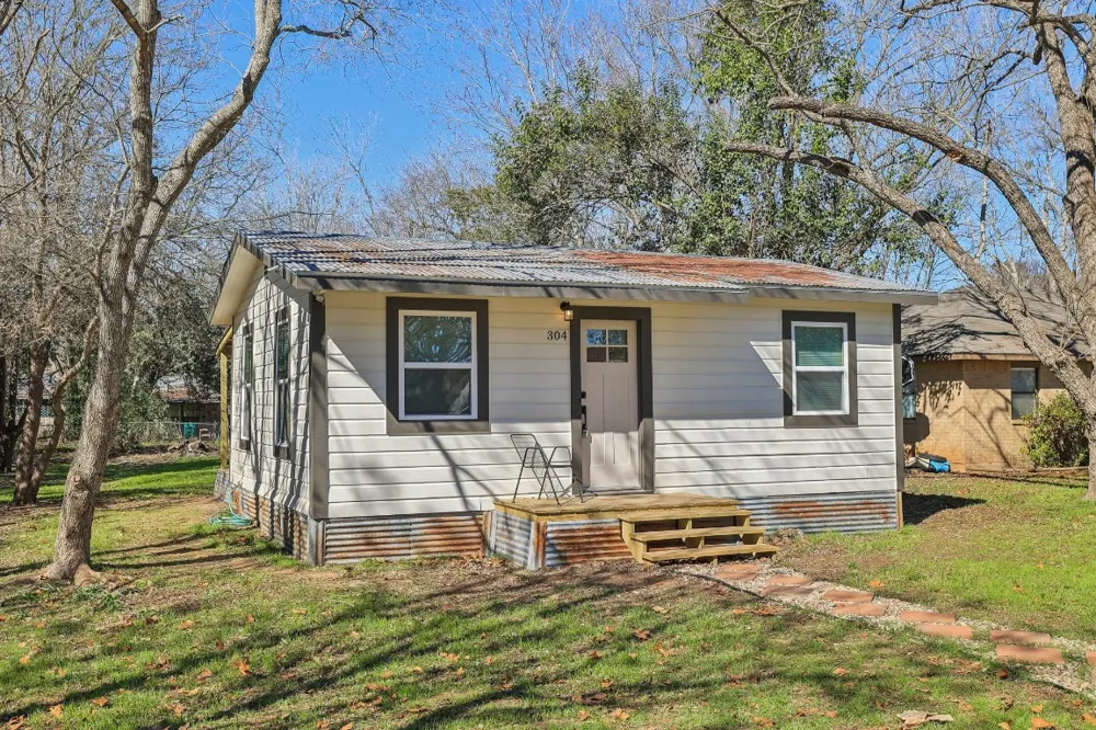 304 Harris Street Smithville, TX 78957
