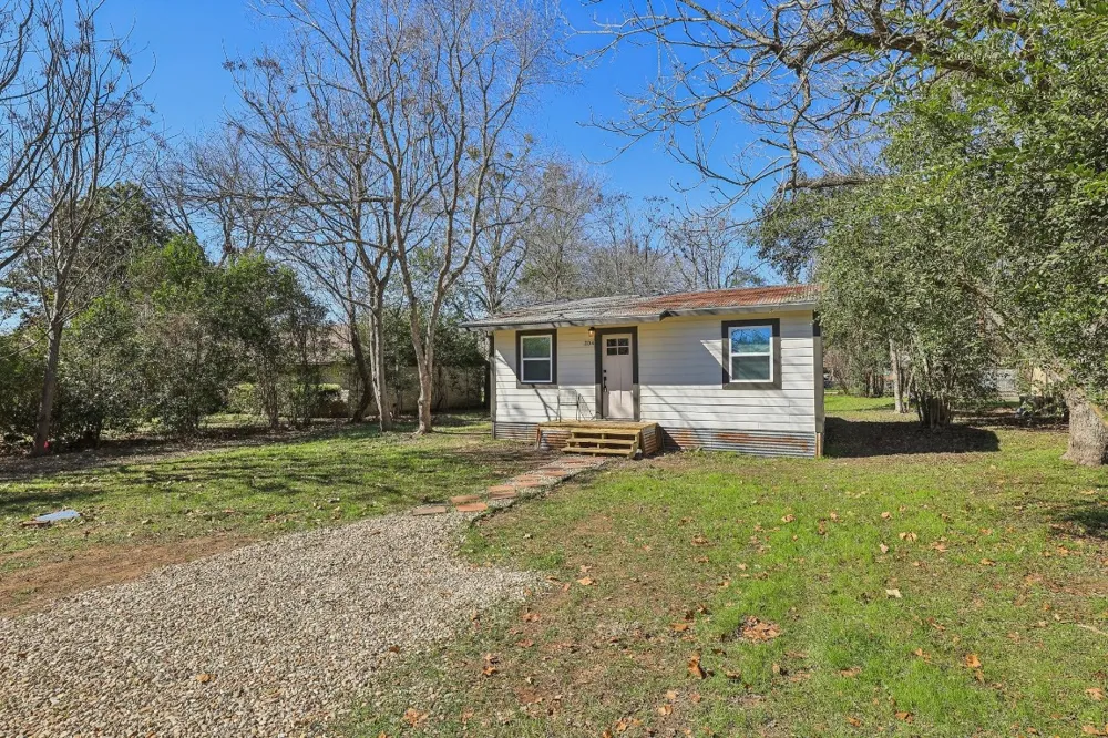 304 Harris Street Smithville, TX 78957