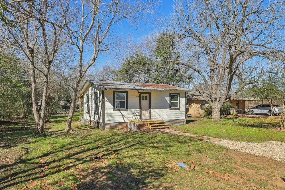 304 Harris Street Smithville, TX 78957