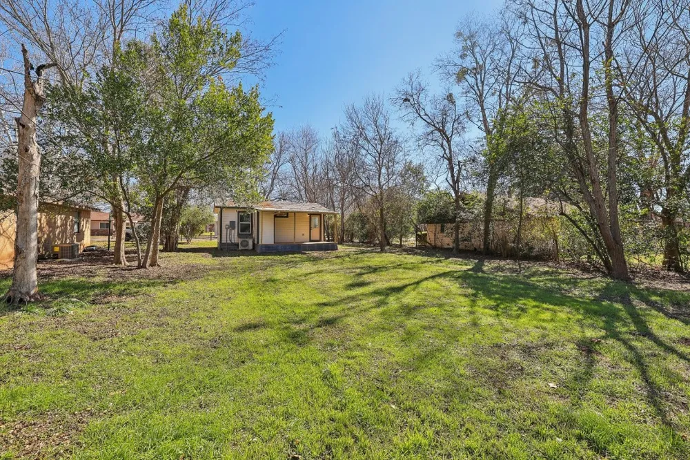 304 Harris Street Smithville, TX 78957