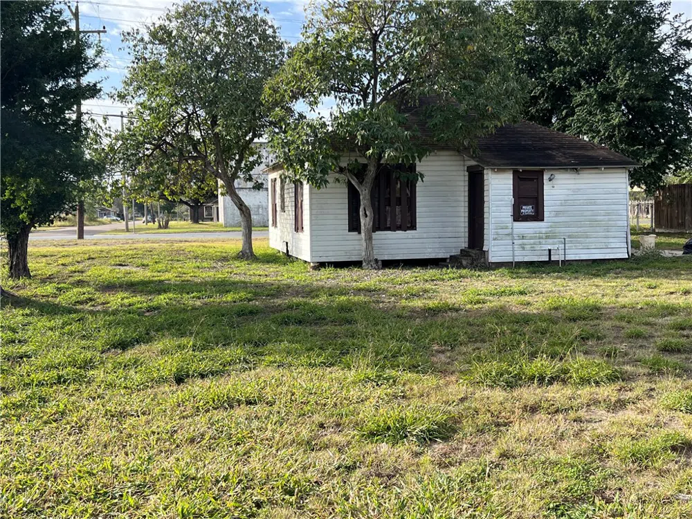 602 W Rice Street Falfurrias, TX 78355
