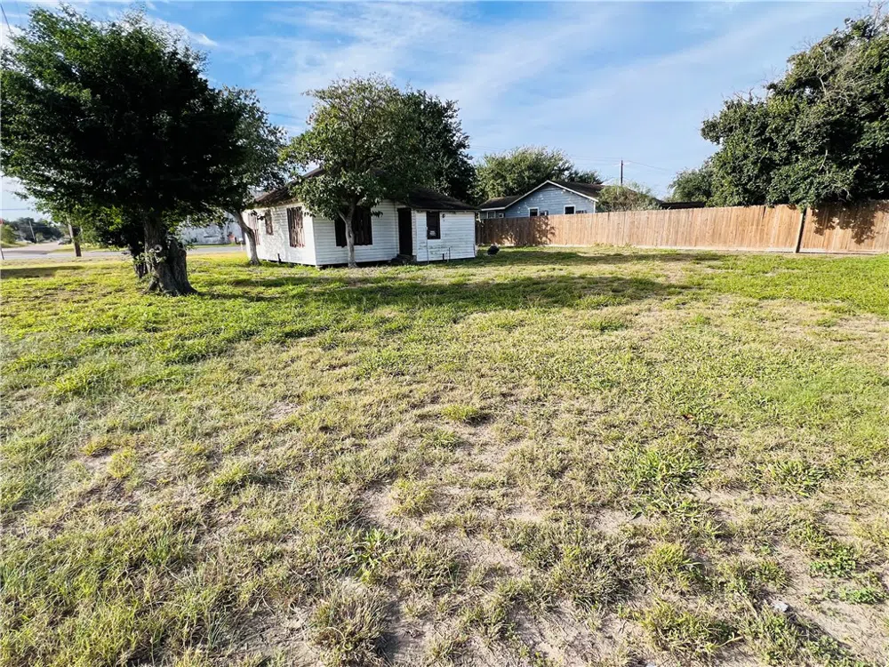 602 W Rice Street Falfurrias, TX 78355